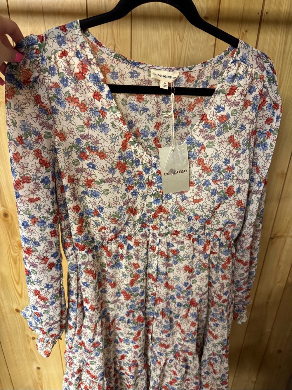 eesome White Floral V-Neck Tunic with Red & Blue Blooms